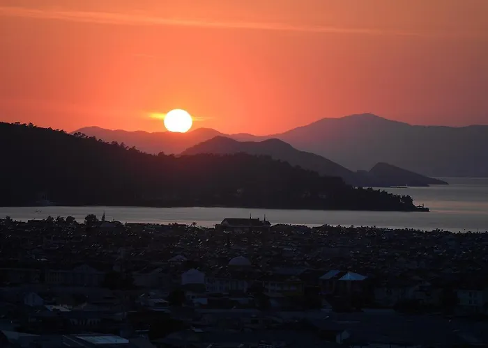 日晷餐厅酒店 酒店 费特希耶