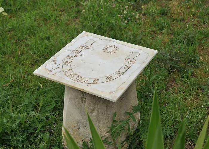 日晷餐厅酒店 *