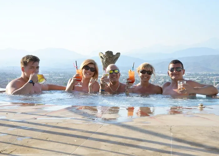 Sundial Hotel & Restaurant מלון פאטהיה