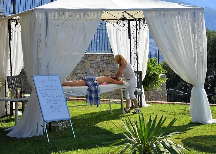 Sundial Hotel & Restaurant מלון