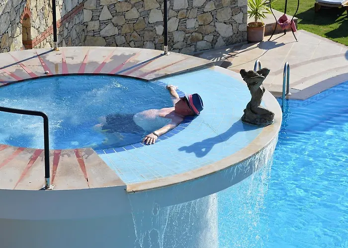 מלון Sundial Hotel & Restaurant פאטהיה