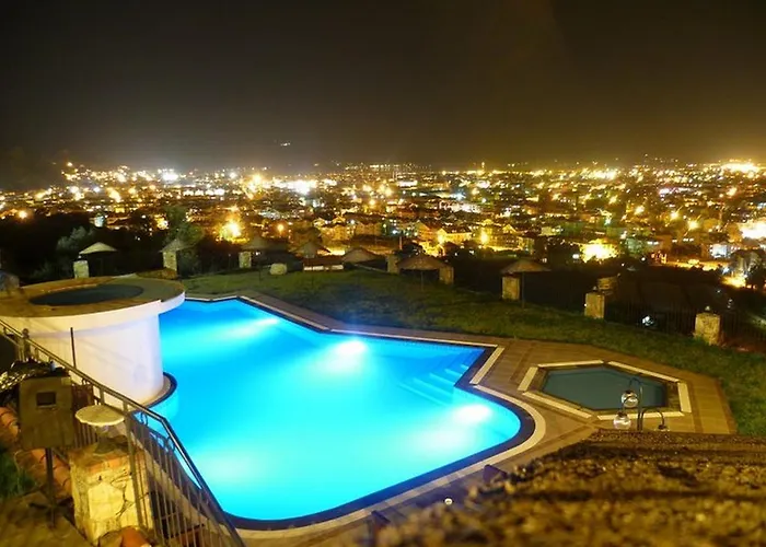 Sundial Hotel & Restaurant מלון