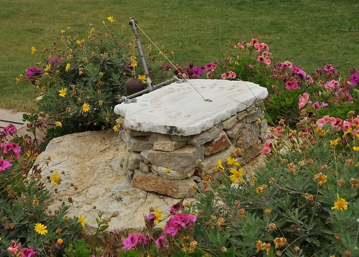 מלון Sundial Hotel & Restaurant *