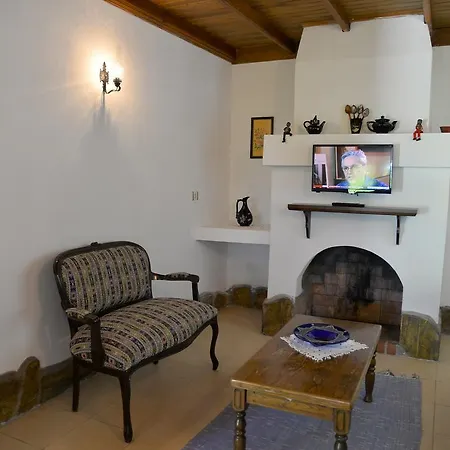 Sundial Hotel & Restaurant فندق *