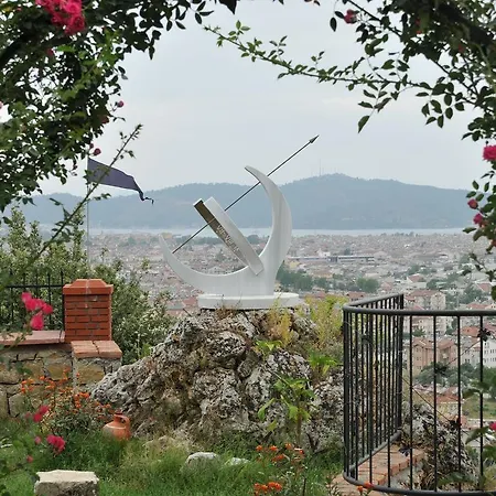 Sundial Hotel & Restaurant *