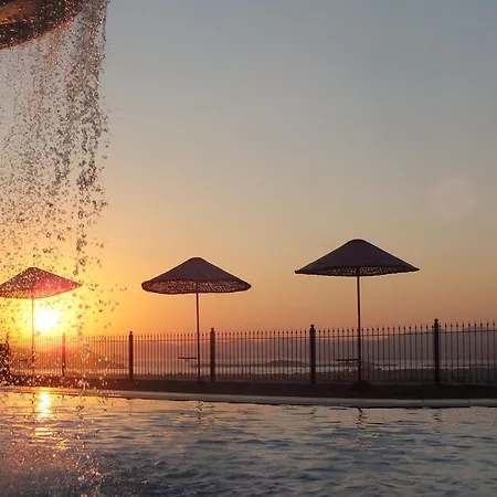 Sundial Hotel & Restaurant فندق *