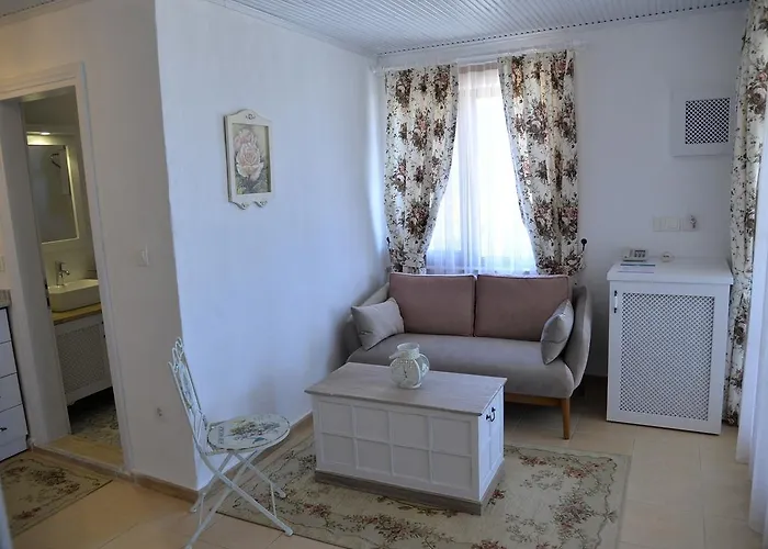 Отель Sundial Hotel & Restaurant *