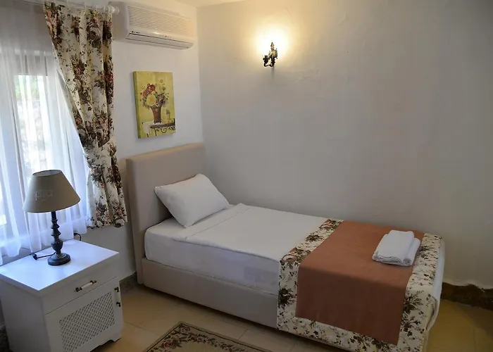 Sundial Hotel & Restaurant Отель *