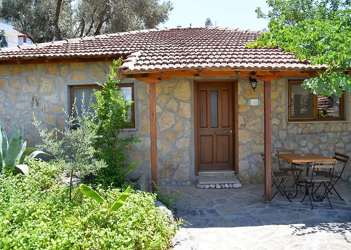 Sundial Hotel & Restaurant Отель *