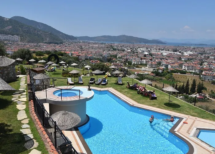 Sundial Hotel & Restaurant Отель *