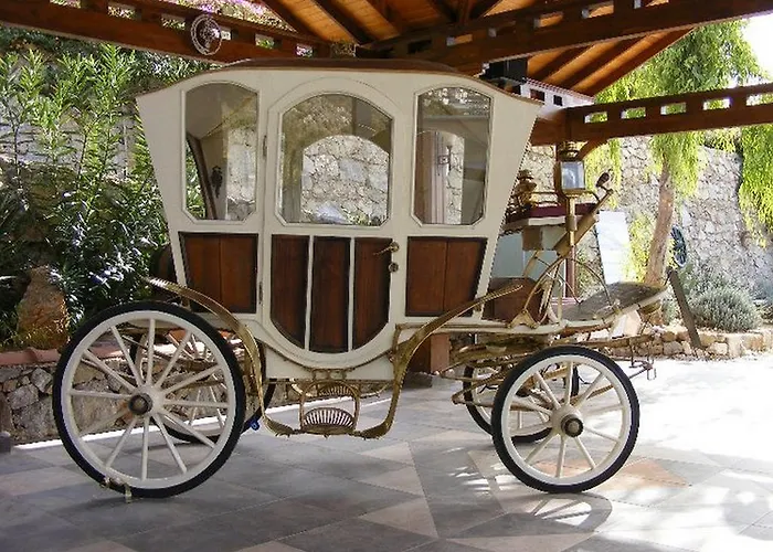 Sundial Hotel & Restaurant Отель *